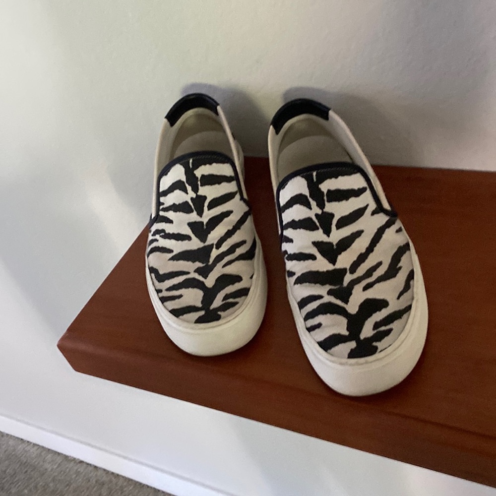 Worn probably 25 times. Size 43 european